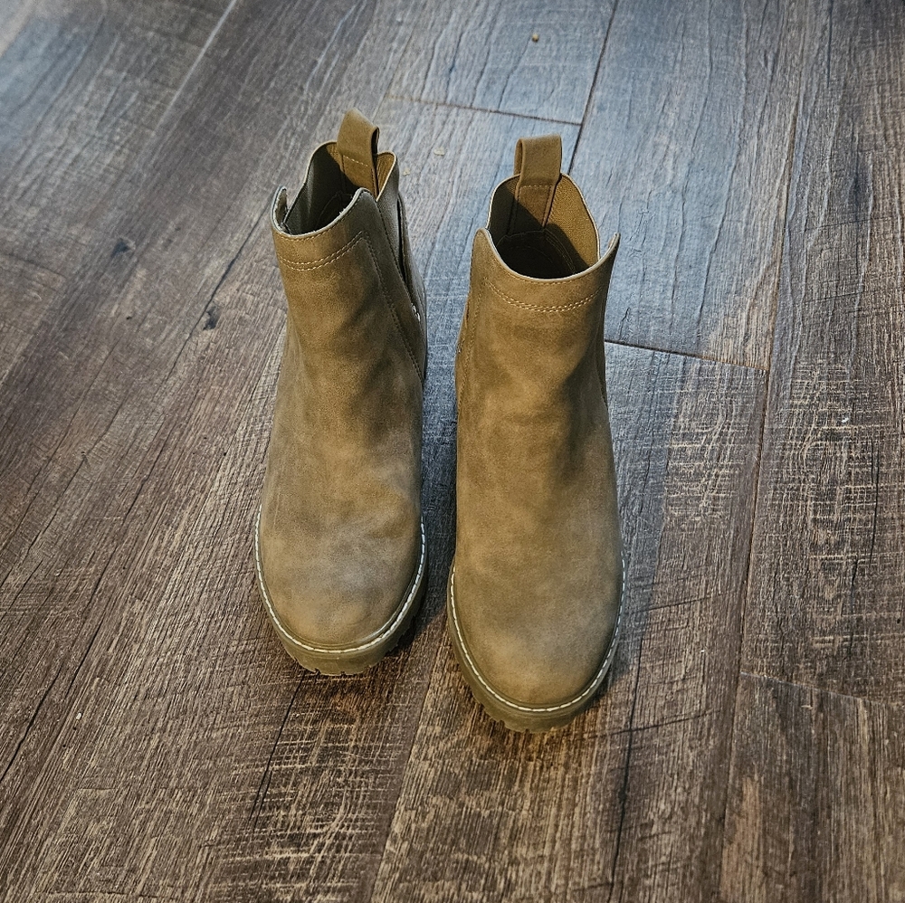 Dolce Vita Womes Boots Size 7M